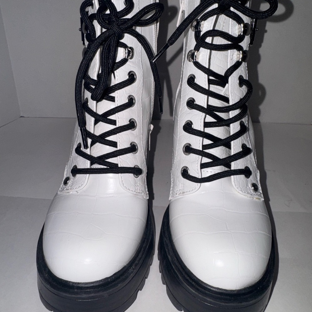 GBG LOS ANGELES GUESS WOMEN'S SZ 5.5 JAYDYN WHITE FASHION PLATFORM BOOTS WHITE